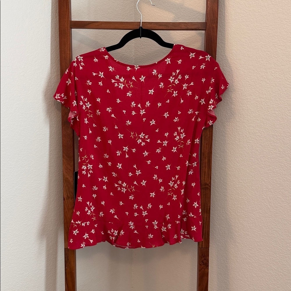 Velvet by Graham and Spencer Feminine Red Floral Tie Front Blouse NWT Size Med. - Picture 4 of 6